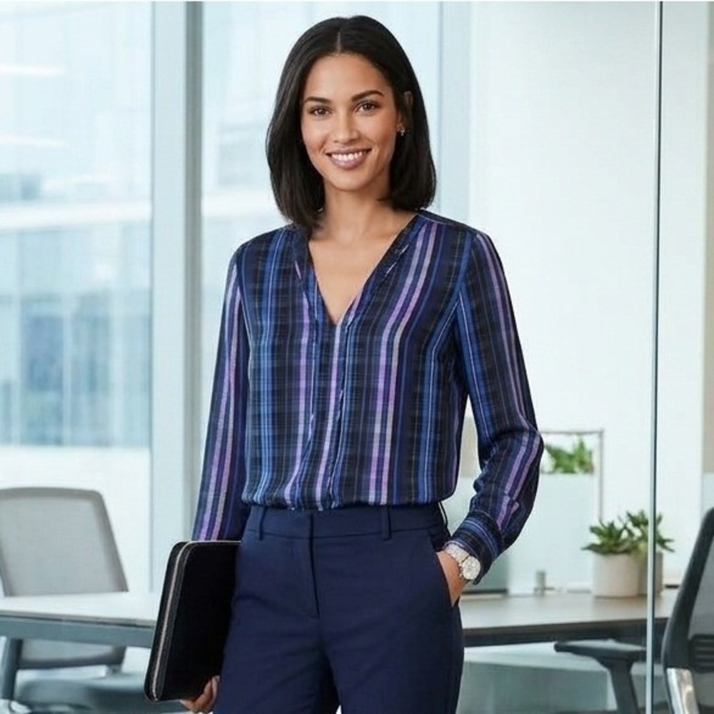 Banana Republic Blouse Womens Medium Blue Purple Plaid V-Neck Long Sleeve Career